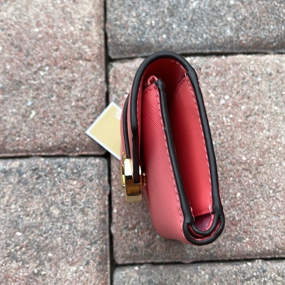 MICHAEL KORS CARMEN MEDIUM LOGO AND FAUX LEATHER WALLET GRAPEFRUIT - Picture 15 of 16